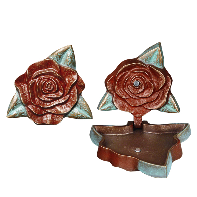 Bronze tombe roses