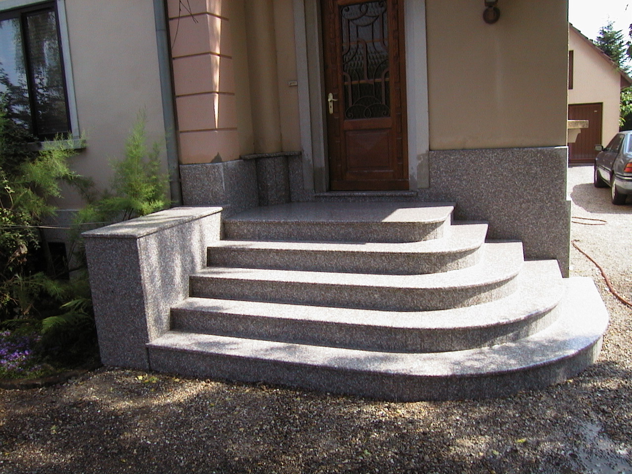 escalier pyramidale granit, escalier virage granit alsace