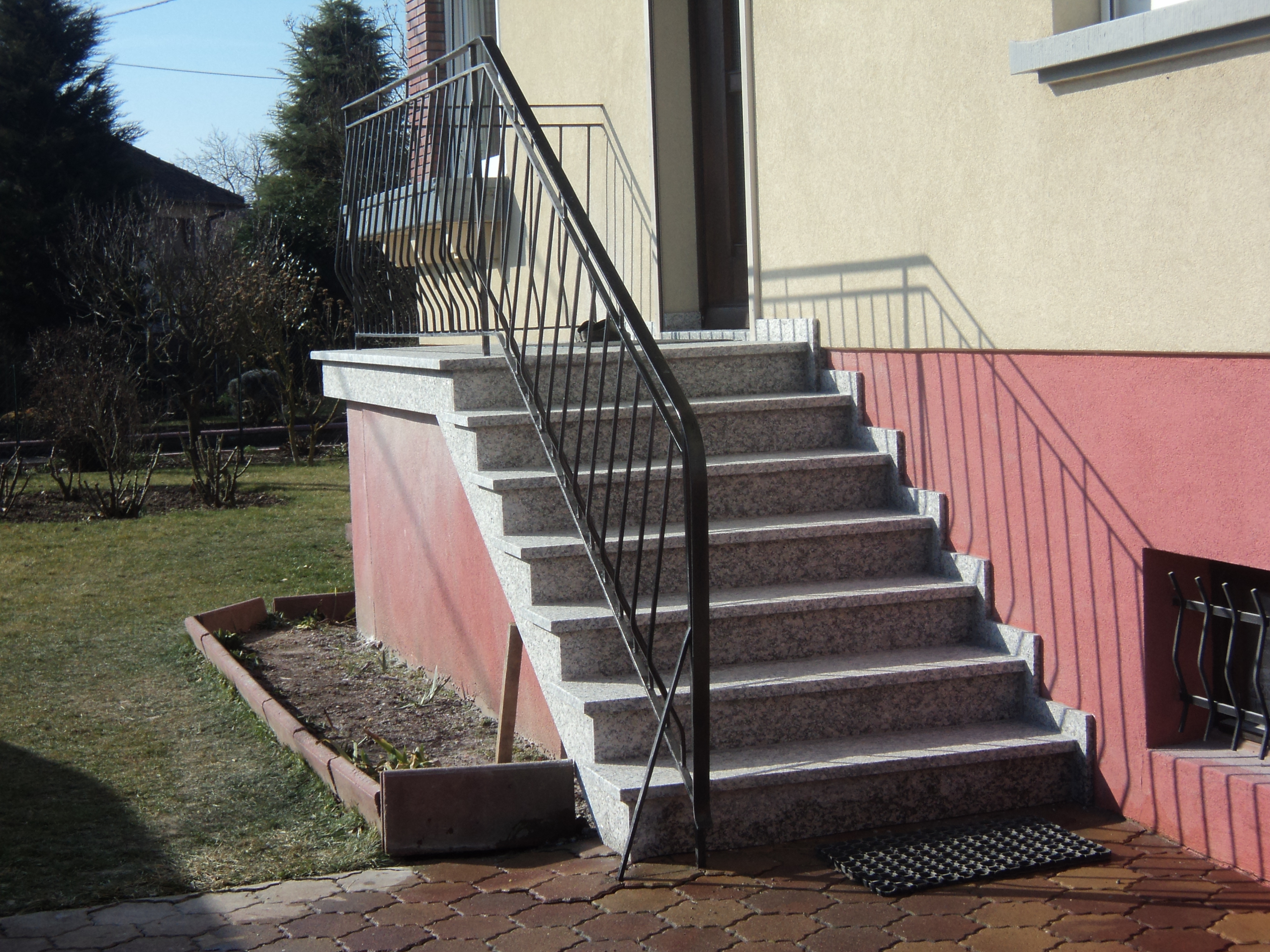 escalier en granit, plinthe en granit, habillage en granit Reiningue