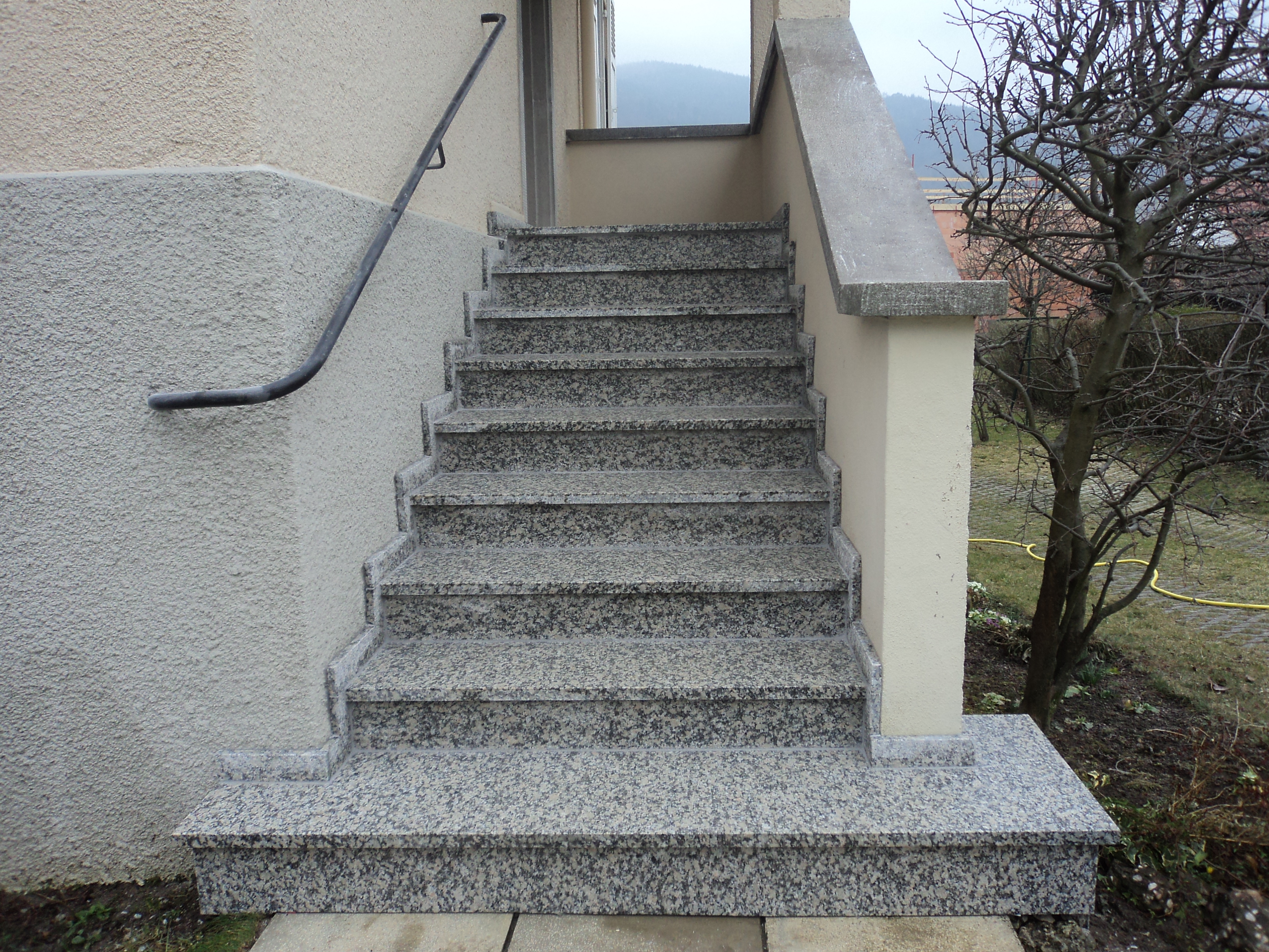 Escalier extérieur granit dans le secteur de Mulhouse