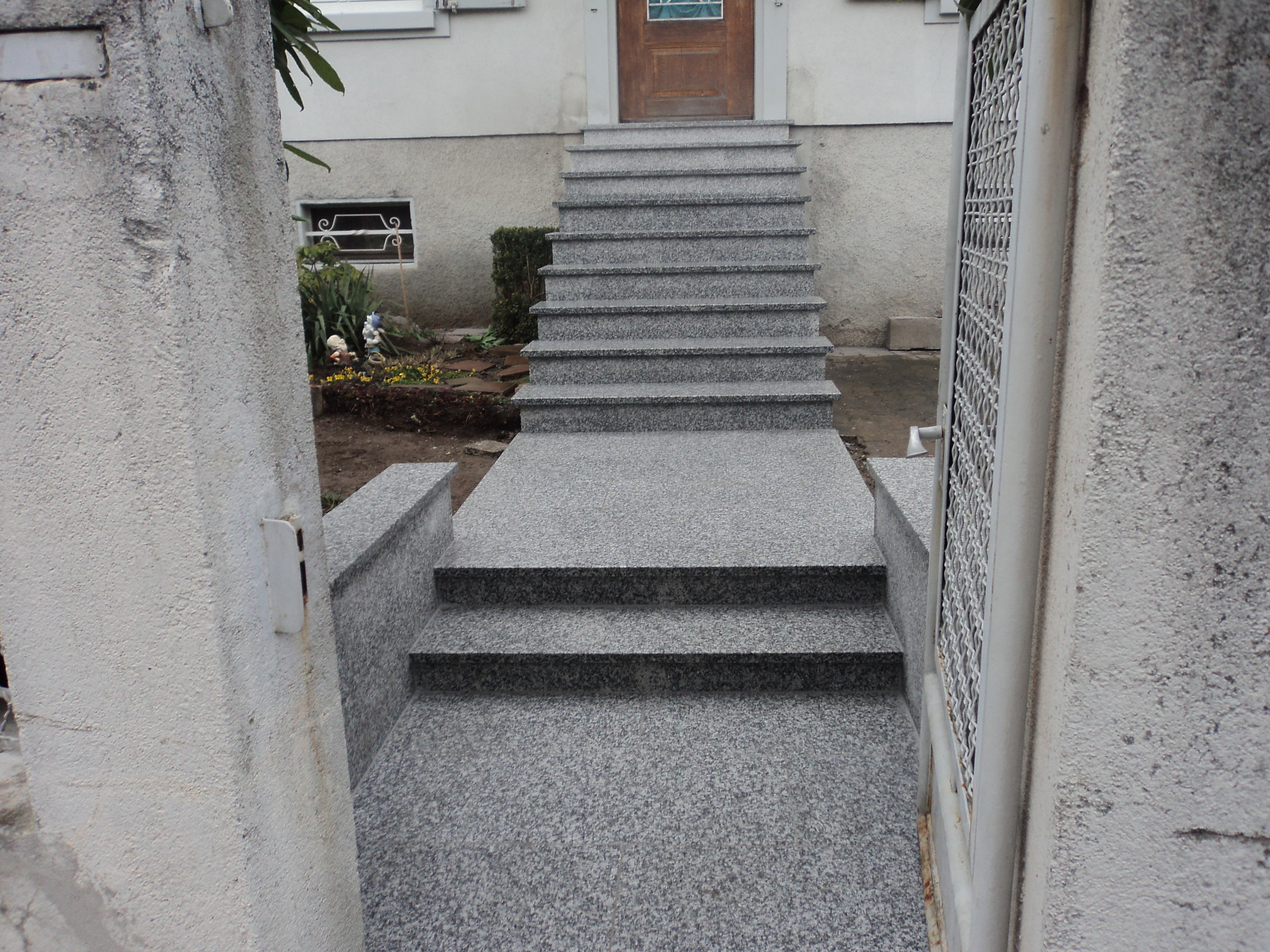 Escalier extérieur granit dans le secteur d' Ensisheim