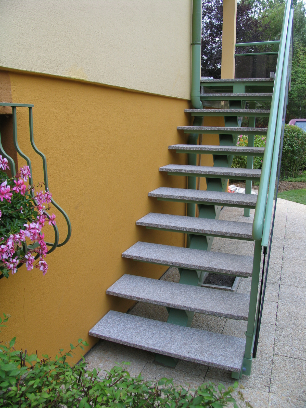 marches granit 3 cm posées sur escalier métalique, escalier ouvert, rénovation escalier en granit wittelsheim Alsace
