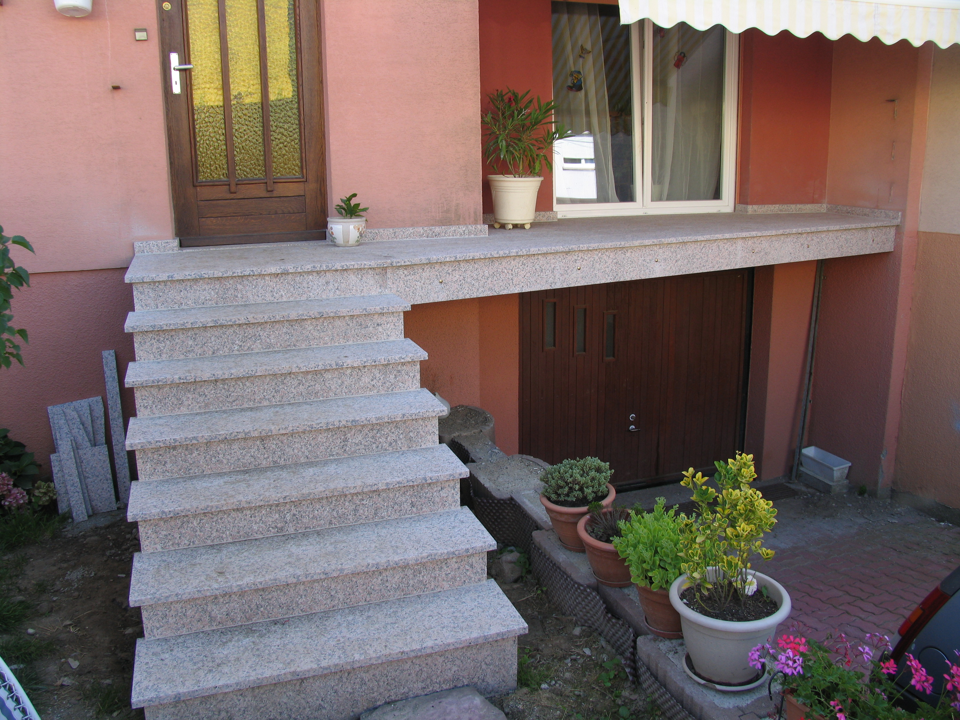 Escalier extérieur granit dans le secteur de Masevaux